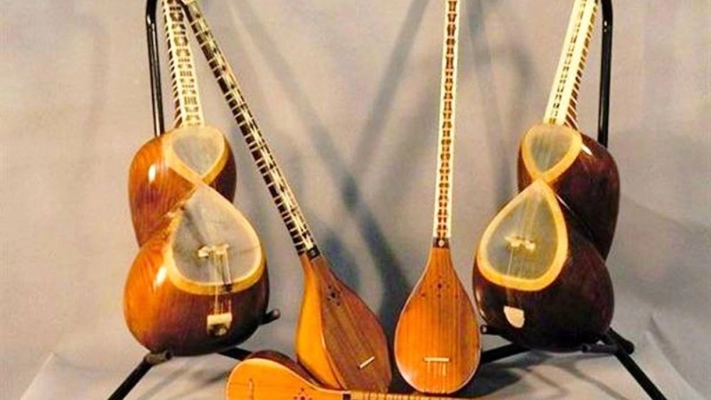 Tar Training in Tehran with experienced professors at Avai Neyestan Music School